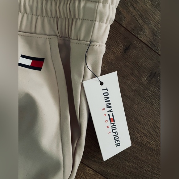 Brand New Tommy Hilfiger Ivory Cargo Jogger - Picture 10 of 11